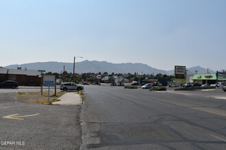 5000 Trowbridge Dr in El Paso, TX - Building Photo - Building Photo