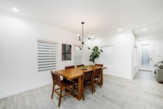 425 Deer Path Lp in Laredo, TX - Foto de edificio - Building Photo