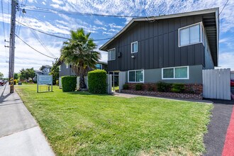 Casa Lido Apartments in Sacramento, CA - Foto de edificio - Building Photo