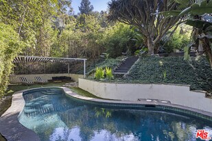 2936 La Castana Dr in Los Angeles, CA - Building Photo