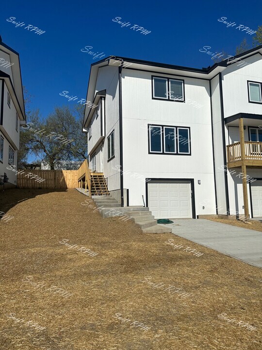 705 N 2nd St in Leavenworth, KS - Building Photo