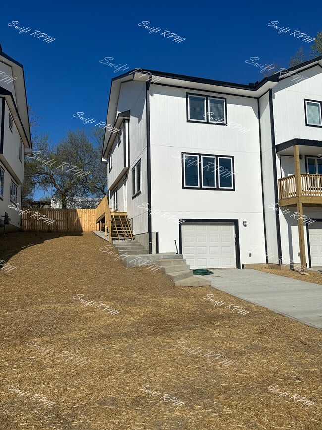 property at 705 N 2nd St