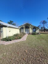 8430 Madrid Rd in Spring Hill, FL - Building Photo