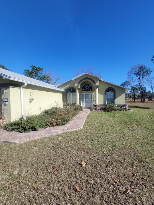 8430 Madrid Rd in Spring Hill, FL - Building Photo