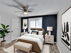 728 E Spruce St in Tarpon Springs, FL - Foto de edificio - Building Photo