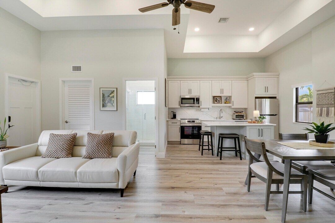 10735 Lantana Rd in Wellington, FL - Building Photo