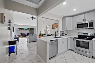12875 Spinnaker Ln in Wellington, FL - Building Photo - Building Photo