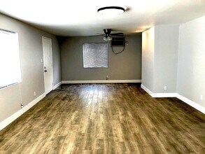 38343 5th Pl W in Palmdale, CA - Building Photo - Building Photo