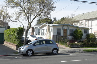 2054 Lincoln Ave in Alameda, CA - Building Photo - Building Photo