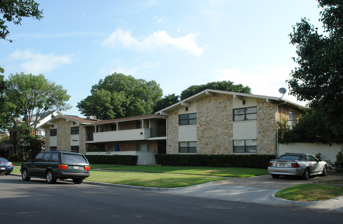 the Fairfield in Dallas, TX - Building Photo