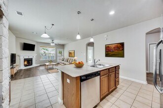203 Arrowhead Trail in Cedar Park, TX - Foto de edificio - Building Photo