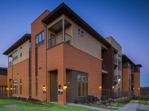 Landings at Marine Creek in Fort Worth, TX - Building Photo - Building Photo