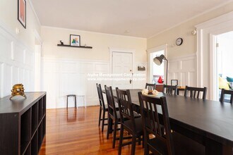 1247 Beacon St in Brookline, MA - Foto de edificio - Building Photo