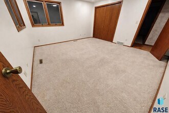 4504 S Lewis Ave in Sioux Falls, SD - Building Photo - Building Photo