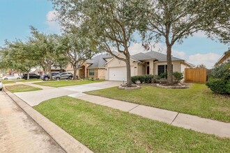 11312 Hidden Bay Dr in Pearland, TX - Building Photo - Building Photo