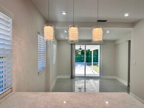2117 SW 62nd Ave in Miami, FL - Building Photo - Building Photo