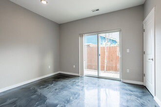 Insley Apartments in Portland, OR - Building Photo - Interior Photo