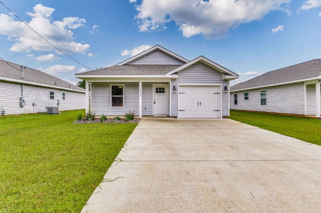 2884 N 24th Ave in Milton, FL - Building Photo - Building Photo