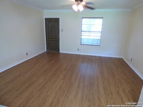 7518 Valley Oak in Live Oak, TX - Building Photo - Building Photo