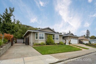 44 Trish Dr in Novato, CA - Building Photo - Building Photo