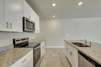 5788 SE Edgewater Cir in Stuart, FL - Building Photo - Building Photo
