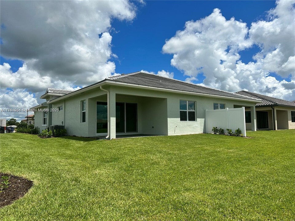 27027 SW Viterbo Wy in Port St. Lucie, FL - Building Photo