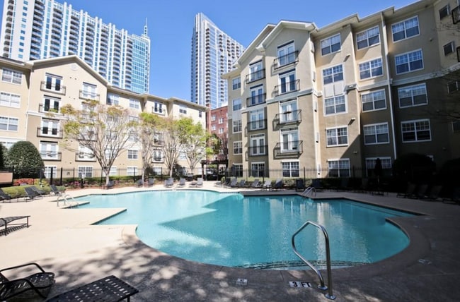 800 Peachtree St NE, Unit 1319 in Atlanta, GA - Foto de edificio - Building Photo