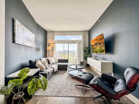 310 N Malcolm X Blvd in Dallas, TX - Building Photo
