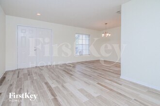 17006 Falconridge Rd in Fish Hawk, FL - Building Photo - Building Photo