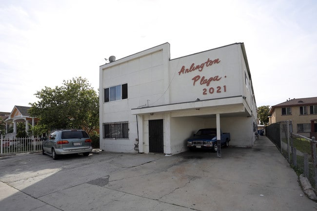 Arlington Plaza in Los Angeles, CA - Foto de edificio - Building Photo