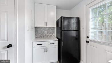 4389 Pembrook Village Dr in Alexandria, VA - Building Photo - Building Photo