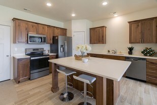 Smithfield Station Townhomes in Smithfield, UT - Building Photo