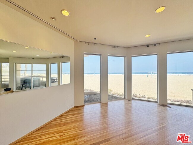 3505 Ocean Front Walk in Marina Del Rey, CA - Building Photo - Building Photo