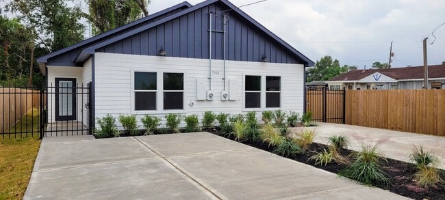 7502 Sandle St in Houston, TX - Foto de edificio - Building Photo