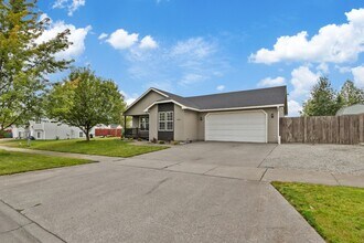 980 N Townsend Loop in Post Falls, ID - Building Photo - Building Photo