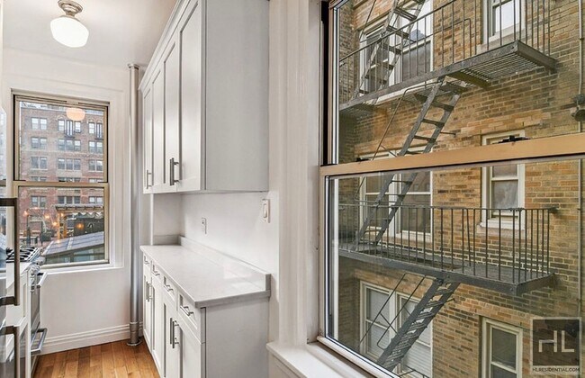 EAST 10 STREET in New York, NY - Building Photo - Building Photo