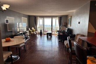 2000 Linwood Ave in Fort Lee, NJ - Building Photo - Building Photo