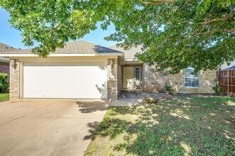 543 Thistle Meade Cir in Burleson, TX - Building Photo - Building Photo