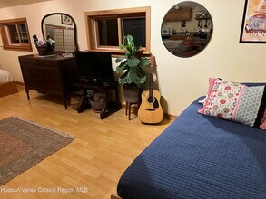 40 Sunset Ridge in Woodstock, NY - Foto de edificio - Building Photo