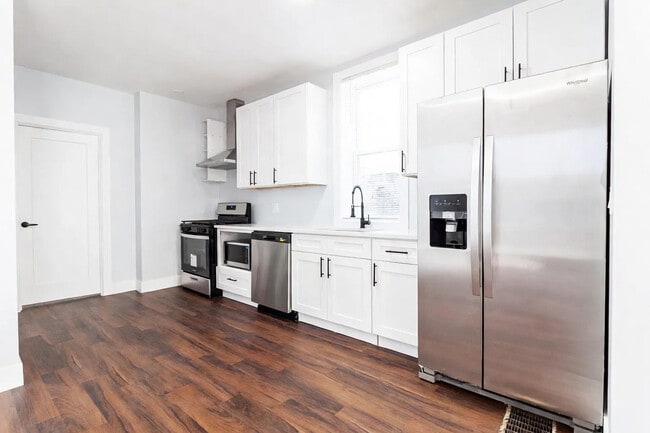 property at 932 N Richmond St