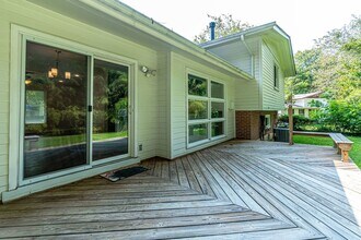 4228 San Carlos Dr in Fairfax, VA - Foto de edificio - Building Photo