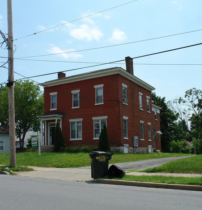 208 Grand Ave in Saratoga Springs, NY - Foto de edificio - Building Photo