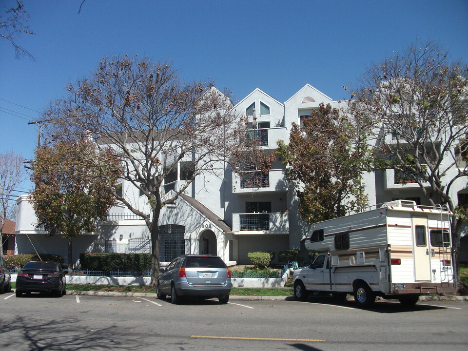 505 W 5th St in Long Beach, CA - Building Photo