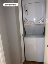 2112 33rd St in Queens, NY - Building Photo