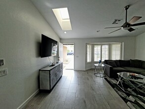 43830 Buena Cir in Palm Desert, CA - Foto de edificio - Building Photo