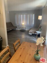 544 W 41st Dr in Los Angeles, CA - Building Photo - Building Photo