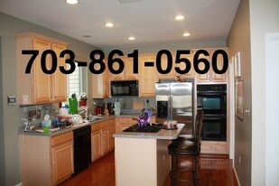 13632 Flying Squirrel Dr, Unit 1791 in Herndon, VA - Building Photo