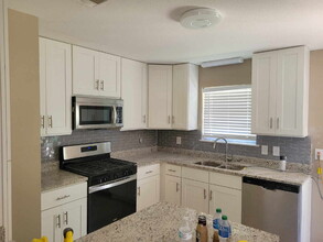 6208 Washington Ave in Ocean Springs, MS - Building Photo - Building Photo