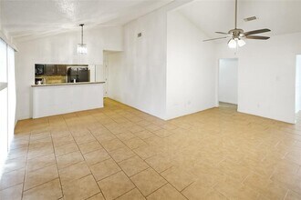 2107 Hazlitt Dr in Houston, TX - Building Photo - Building Photo