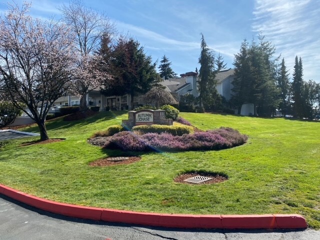 AUTUMN CHASE in Bothell, WA - Building Photo